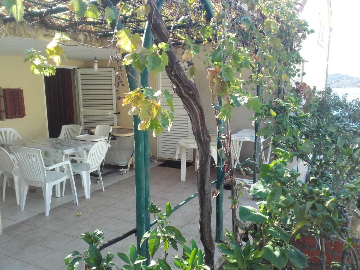 I&J Relaxing Beach Apartments Račišće Exterior foto